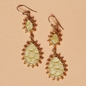 🍋3 for $20🍋 New Pistachio Green and Gold Dangle Earrings
